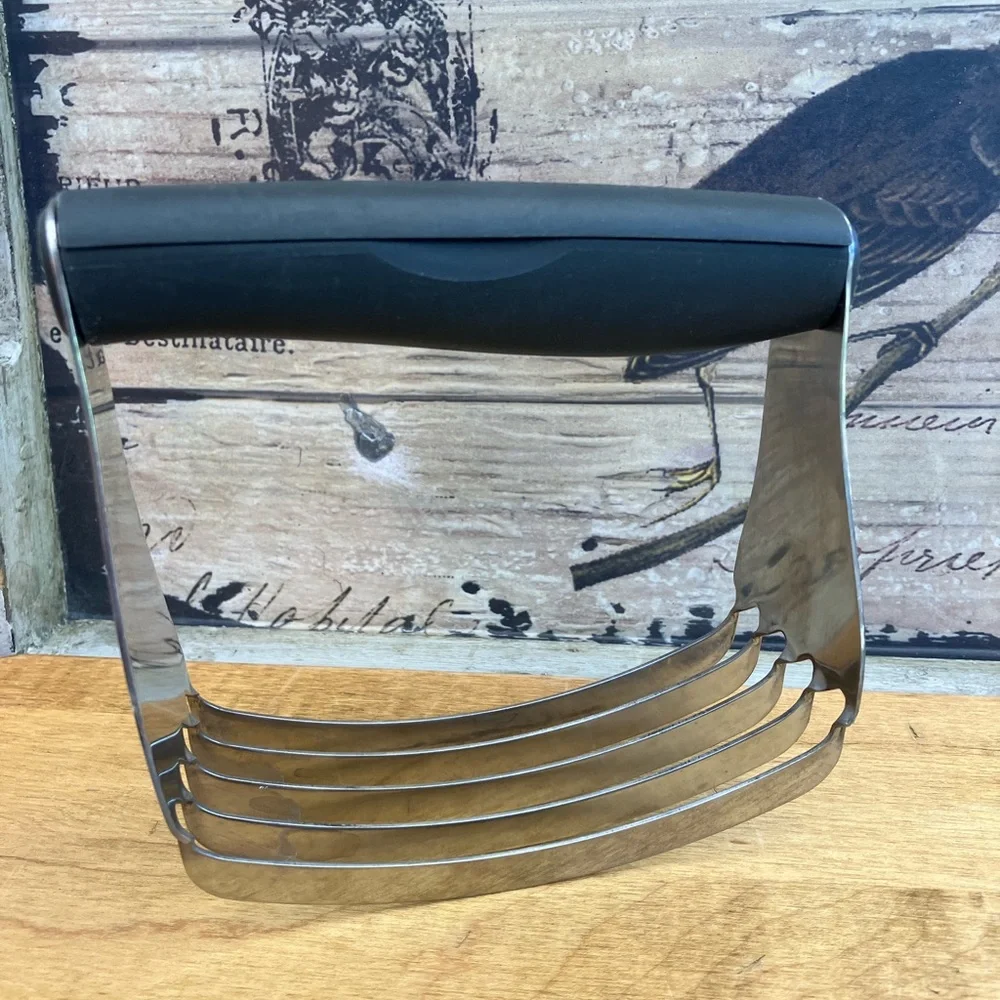 WIlliams Sonoma Soft Touch Pastry Blender Black Handle